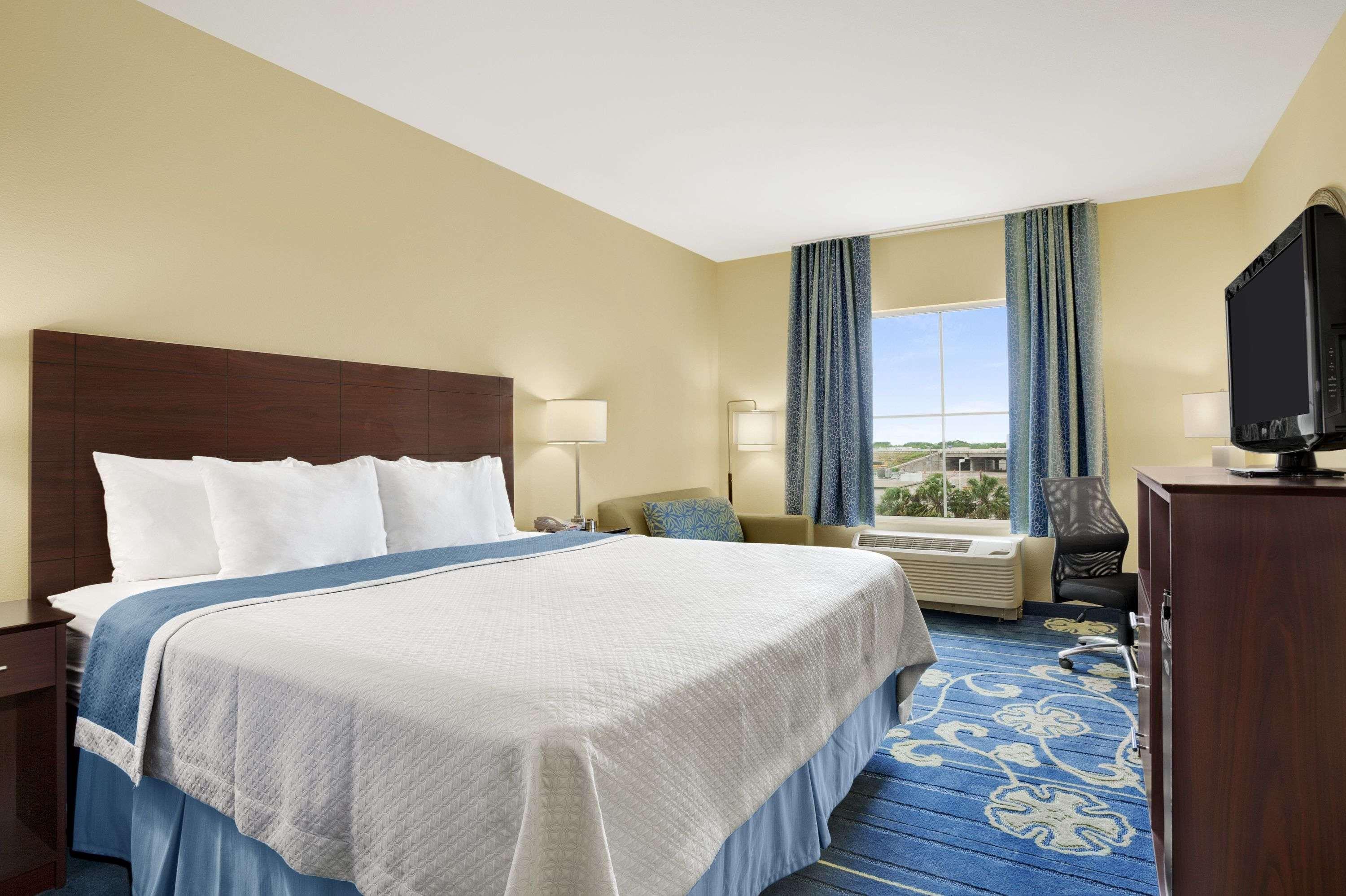 Spark By Hilton Victoria Εξωτερικό φωτογραφία