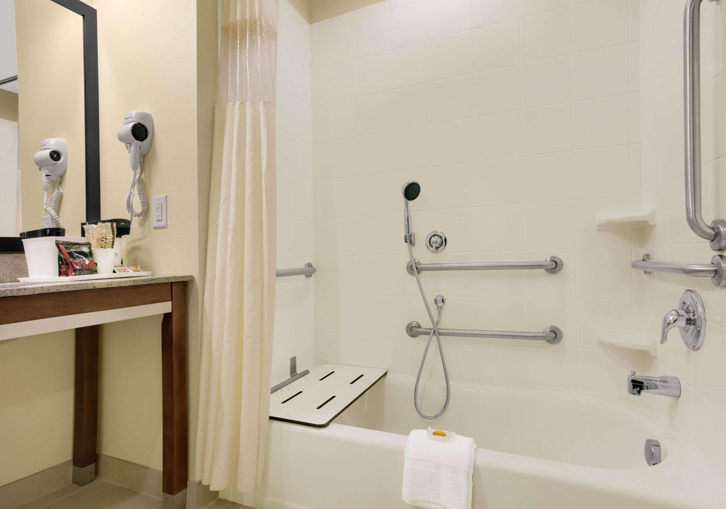 Spark By Hilton Victoria Εξωτερικό φωτογραφία